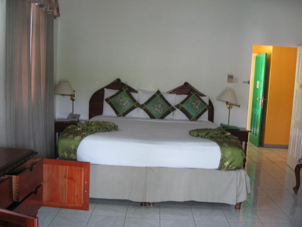 Villa Sonate Runaway Bay Habitación foto